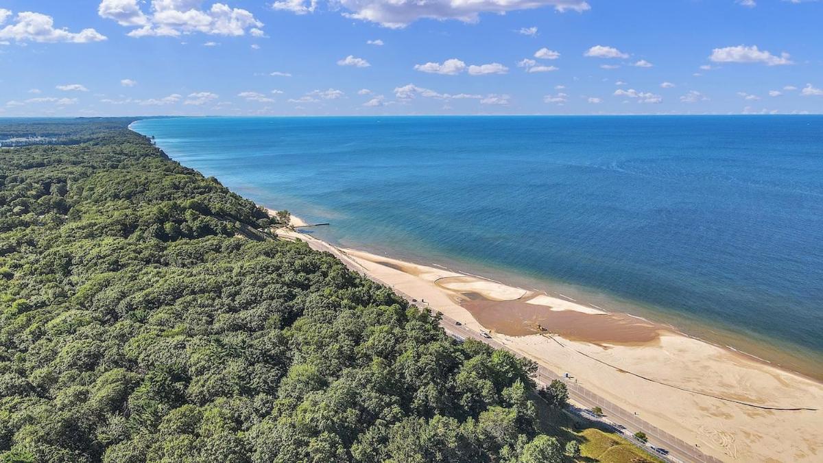 Coastal Comfort Meets Beachside Bliss Muskegon Bagian luar foto