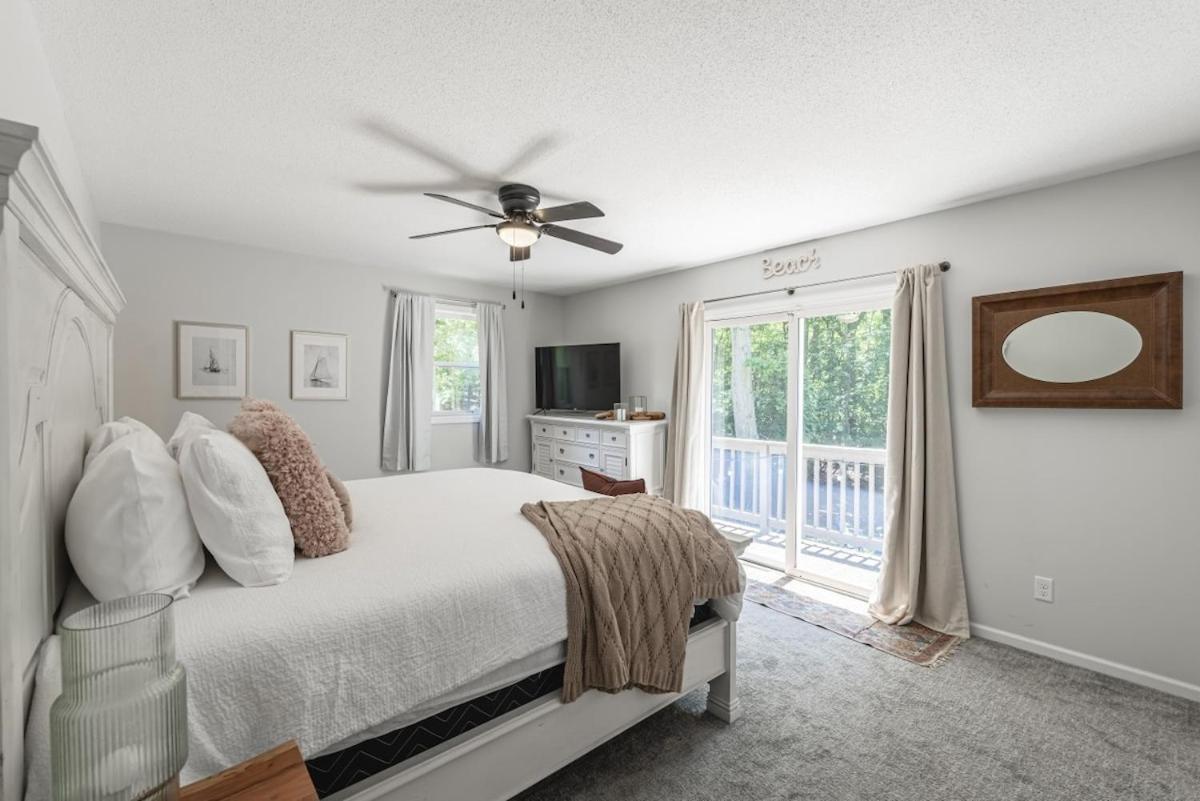 Coastal Comfort Meets Beachside Bliss Muskegon Bagian luar foto