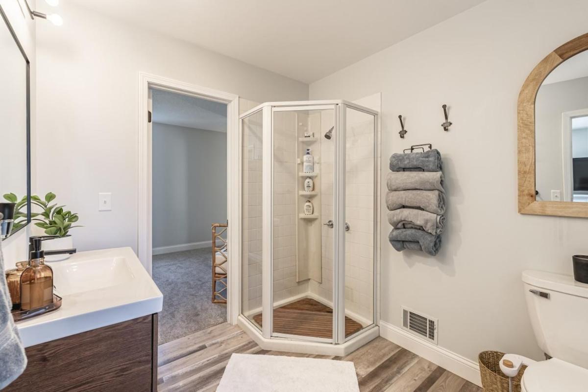 Coastal Comfort Meets Beachside Bliss Muskegon Bagian luar foto