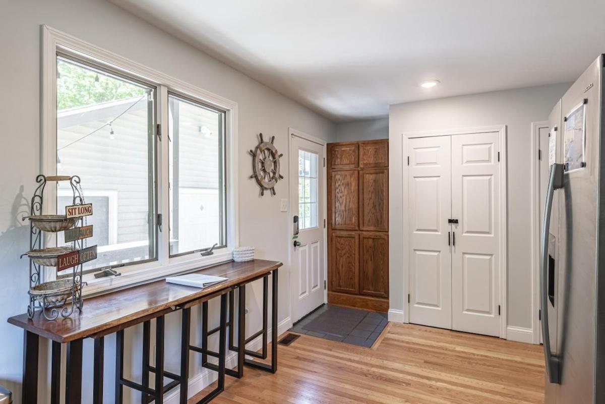 Coastal Comfort Meets Beachside Bliss Muskegon Bagian luar foto